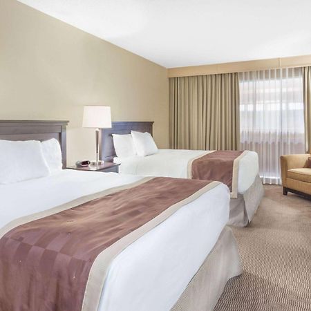 Hotel Baymont By Wyndham Red Deer Extérieur photo