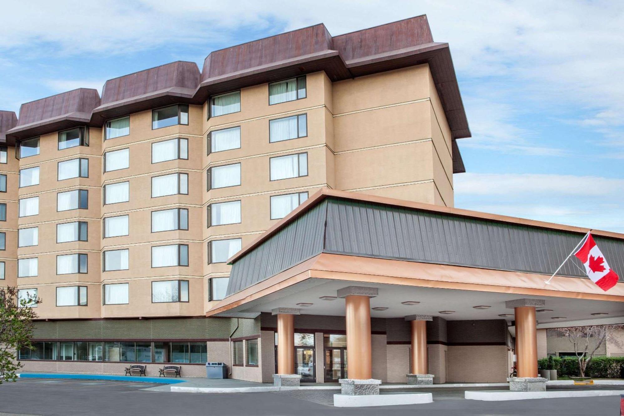 Hotel Baymont By Wyndham Red Deer Extérieur photo