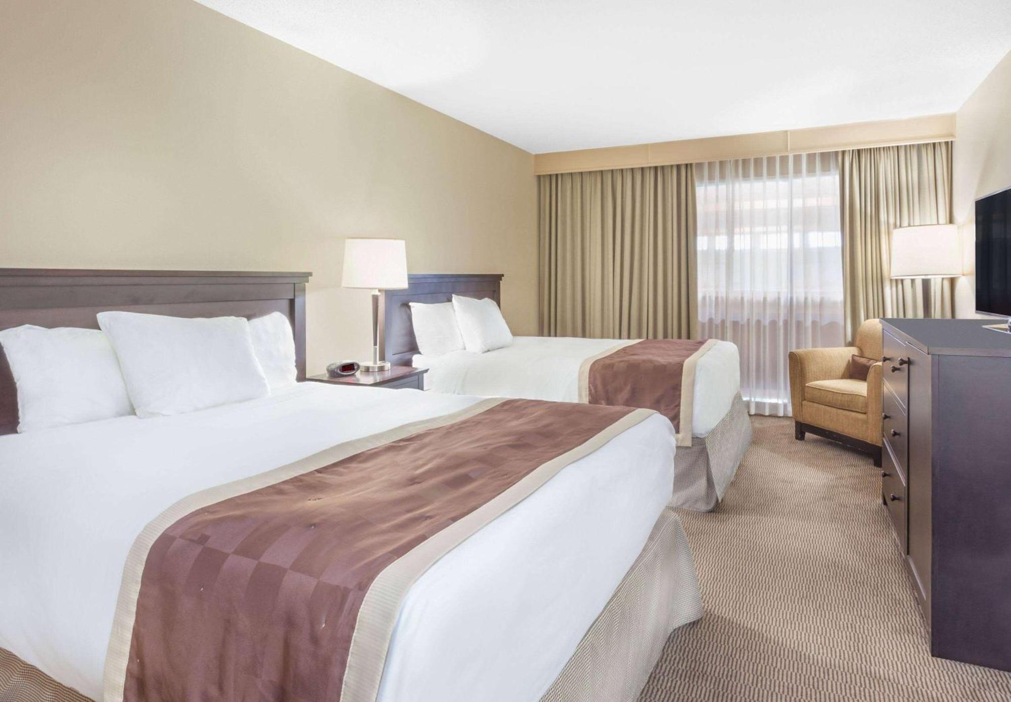Hotel Baymont By Wyndham Red Deer Extérieur photo