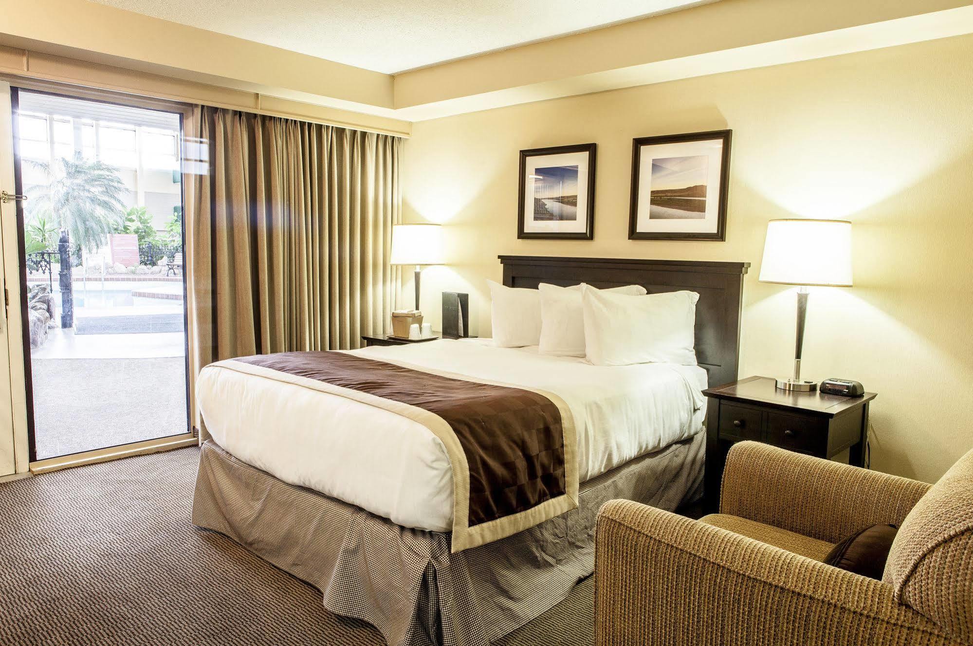 Hotel Baymont By Wyndham Red Deer Extérieur photo