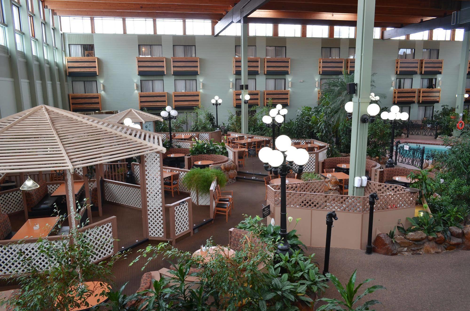 Hotel Baymont By Wyndham Red Deer Extérieur photo