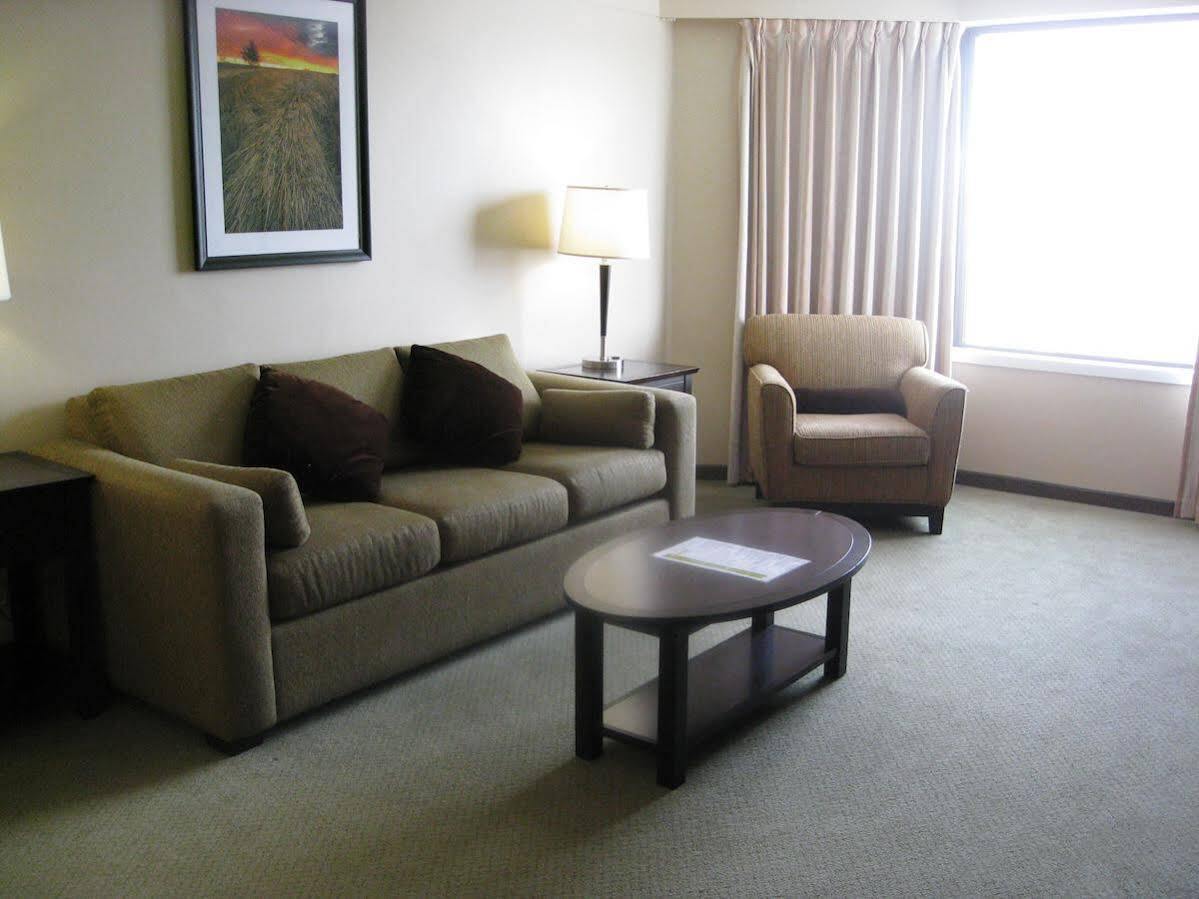 Hotel Baymont By Wyndham Red Deer Extérieur photo